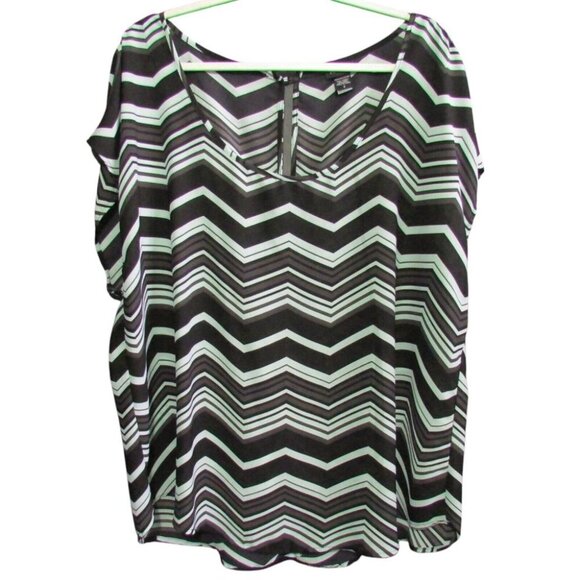 Torrid Top Size 2X Mint Green Black Zig Zag Print Semi Sheer Blouse Button Back - Picture 1 of 9